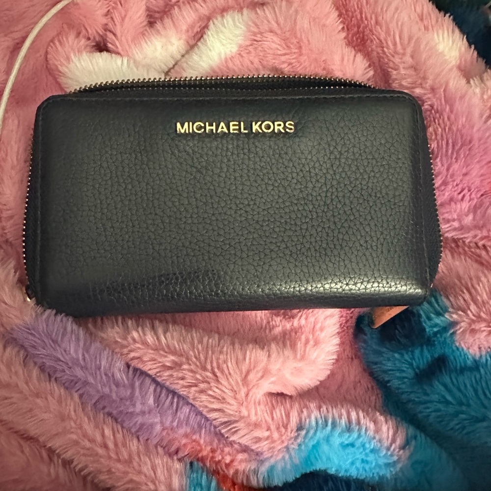 Michael Kors Navy Leather Wallet pre Loved
